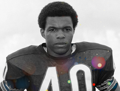 Gale Sayers, lendário running back do Chicago Bears, faleceu aos 77 anos.