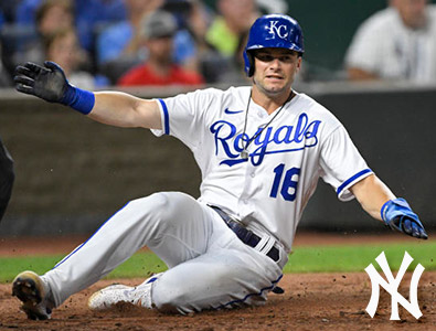 O New York Yankees trocou três jogadores promissores das ligas menores com o Kansas City Royals pelo outfielder Andrew Benintendi.