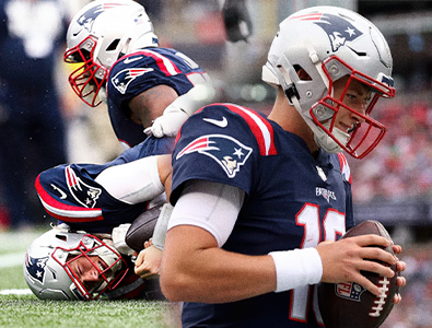 O quarterback do New England Patriots, Mac Jones, sofreu uma lesão no tornozelo durante a partida contra o Baltimore Ravens.