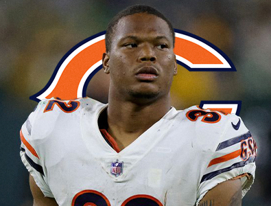 O running back do Chicago Bears, David Montgomery, sofreu lesões no joelho e no tornozelo durante a partida contra o Houston Texans.