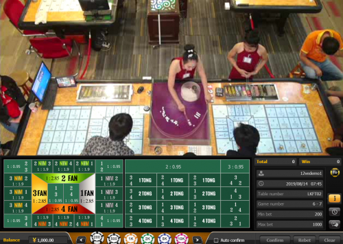 fã de tecnologia ao vivo da Ásia bronzeado