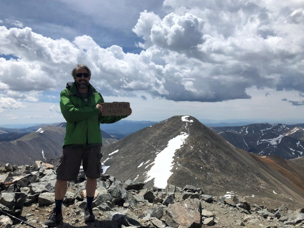 Pico Torreys, com o Pico Grays ao fundo.