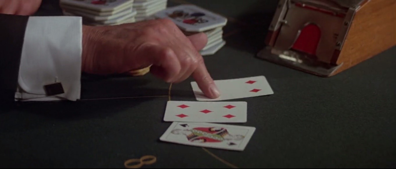 Bond desenhando um quatro